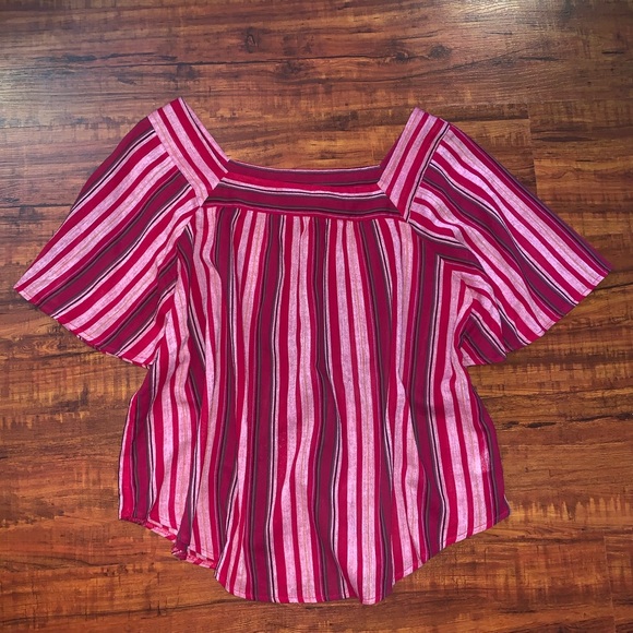 Universal Threads Ruffle-Sleeve Top - Picture 4 of 8